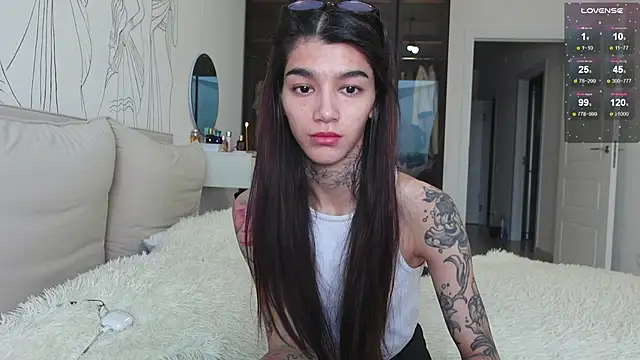 vinkitinkii online show from November 17, 2025, 7:12 am