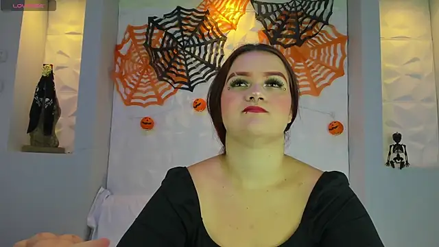 MelanieKlaus online show from November 1, 2025, 11:15 am