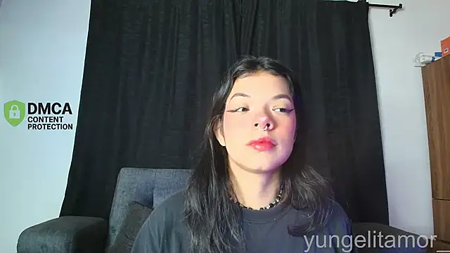 yungelitamor  online show from November 17, 2025, 5:00 am