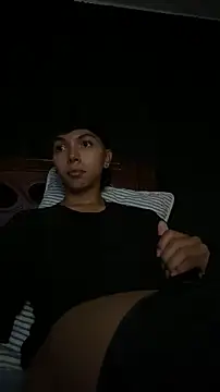 xhenisa  online show from February 5, 2026, 3:57 am