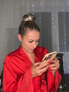 Snapshot of petrouchkaaa_ chatting on September 16, 2025, 8:32 pm petrouchkaaa online show from September 16, 2025, 8:32 pm