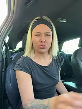 petrouchkaaa  online show from April 5, 2026, 7:59 am