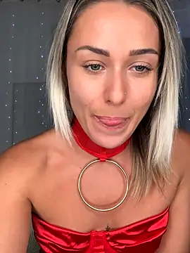 Snapshot of petrouchkaaa_ chatting on October 17, 2025, 7:48 pm petrouchkaaa online show from October 17, 2025, 7:48 pm