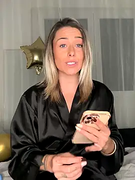 petrouchkaaa  online show from November 20, 2025, 9:15 pm