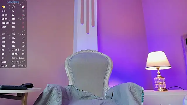 KarlynHoliss online show from December 23, 2024, 4:06 pm