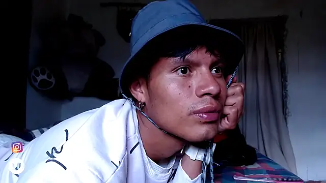 Snapshot of Tylerfordxxx chatting on October 14, 2025, 9:04 pm Tylerfordxxx online show from October 14, 2025, 9:04 pm