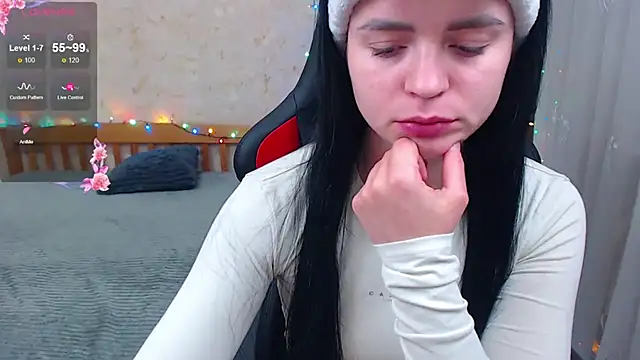 Snapshot of JuicyJess chatting on December 19, 2025, 8:55 pm JuicyJess online show from December 19, 2025, 8:55 pm