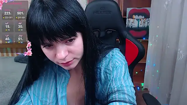 Snapshot of JuicyJess chatting on December 15, 2025, 11:53 pm JuicyJess online show from December 15, 2025, 11:53 pm