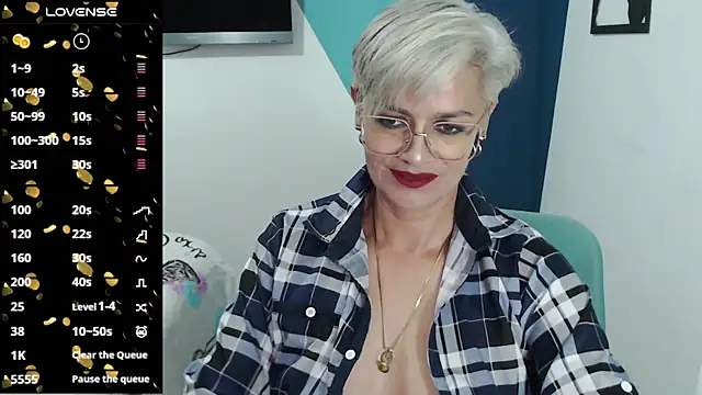 Snapshot of scarlett_paris22 chatting on March 11, 2025, 12:00 am scarlett paris22 online show from March 11, 2025, 12:00 am