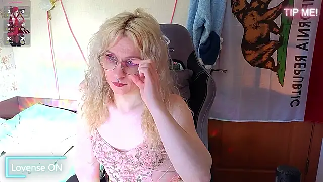 Lori Myaf online show from April 8, 2026, 1:34 pm