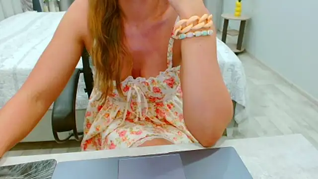 EveLove33 online show from June 10, 2026, 5:25 pm