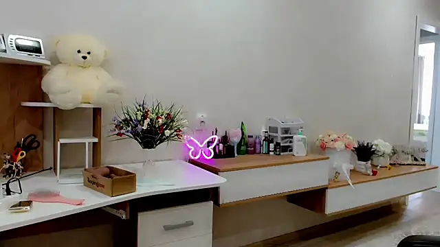 Snapshot of EveLove33 chatting on November 3, 2025, 7:57 am EveLove33 online show from November 3, 2025, 7:57 am