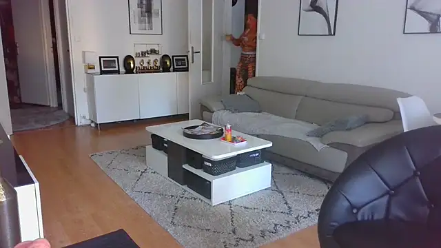 sarametisse26 online show from October 10, 2025, 7:20 am