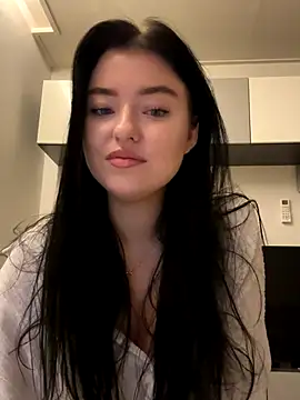 Angela Fosterr online show from November 7, 2025, 6:01 pm