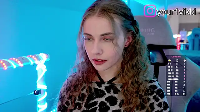 Vikki Cheese online show from November 10, 2025, 8:03 pm