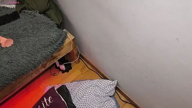 Snapshot of LoveInAllHoles chatting on March 3, 2026, 5:25 am LoveInAllHoles online show from March 3, 2026, 5:25 am