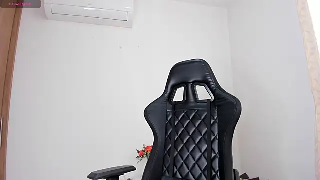 Snapshot of amara_falcon chatting on November 21, 2025, 2:27 pm amara falcon online show from November 21, 2025, 2:27 pm