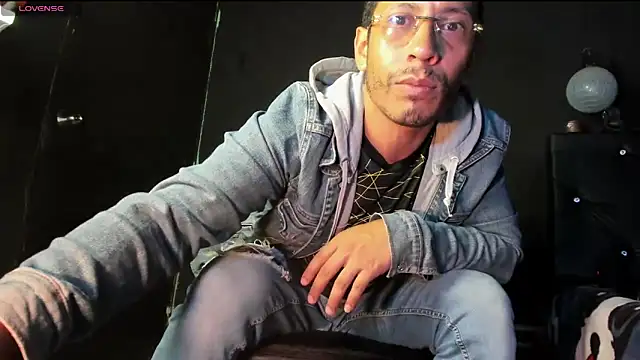 Snapshot of FuckHardlove chatting on April 28, 2026, 2:38 am FuckHardlove online show from April 28, 2026, 2:38 am