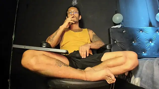 Snapshot of FuckHardlove chatting on June 4, 2026, 4:00 pm FuckHardlove online show from June 4, 2026, 4:00 pm