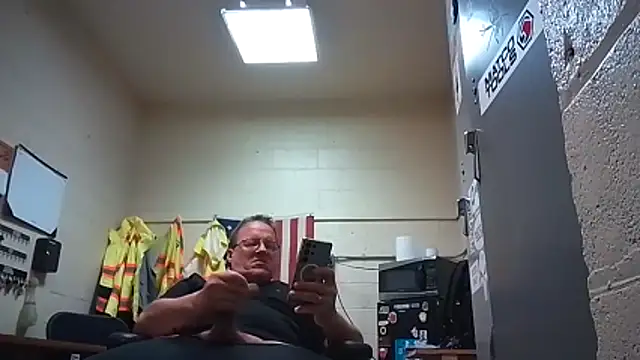 Snapshot of Cockrub1 chatting on December 14, 2025, 7:36 am Cockrub1 online show from December 14, 2025, 7:36 am