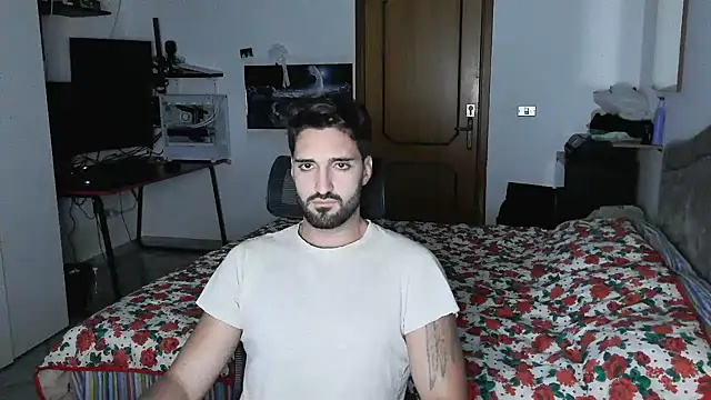 Snapshot of Alexox02 chatting on November 2, 2025, 9:20 pm Alexox02 online show from November 2, 2025, 9:20 pm