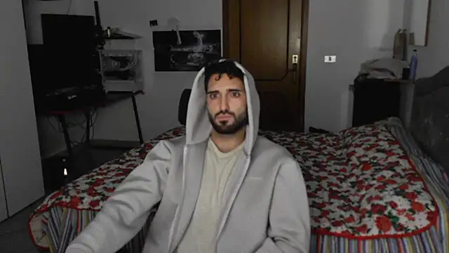 Snapshot of Alexox02 chatting on November 12, 2025, 4:33 pm Alexox02 online show from November 12, 2025, 4:33 pm