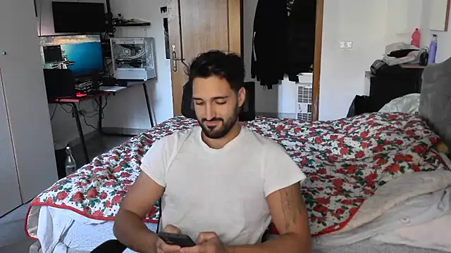 Snapshot of Alexox02 chatting on October 15, 2025, 3:20 pm Alexox02 online show from October 15, 2025, 3:20 pm