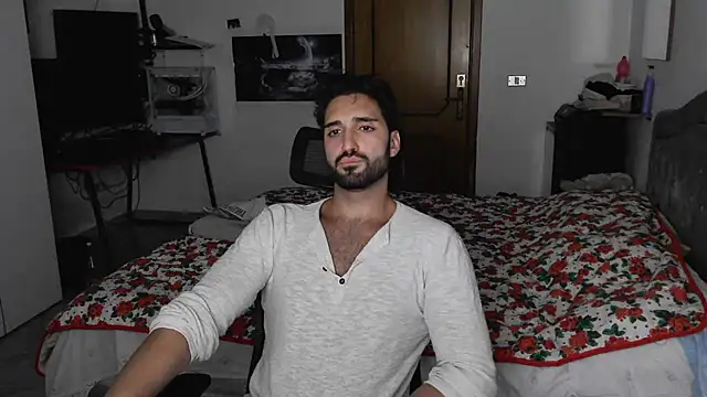 Snapshot of Alexox02 chatting on October 24, 2025, 6:07 pm Alexox02 online show from October 24, 2025, 6:07 pm