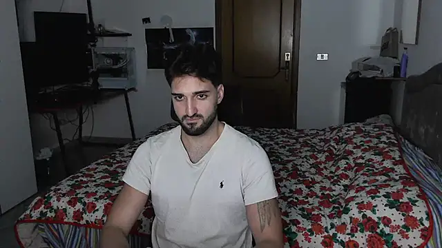 Snapshot of Alexox02 chatting on November 18, 2025, 8:45 pm Alexox02 online show from November 18, 2025, 8:45 pm