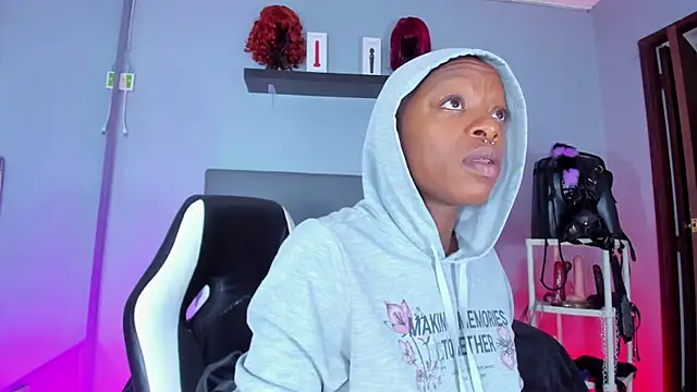 Coco Kiss online show from October 13, 2025, 1:02 pm