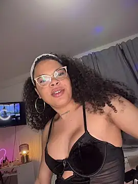 naomikandra online show from December 3, 2025, 8:19 pm
