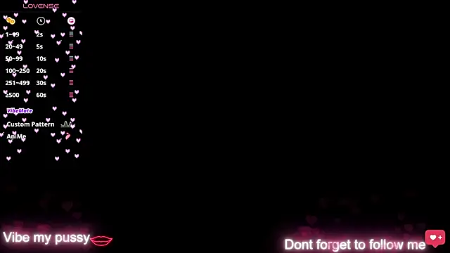 Snapshot of Vikki_White chatting on July 9, 2026, 11:15 pm Vikki White online show from July 9, 2026, 11:15 pm