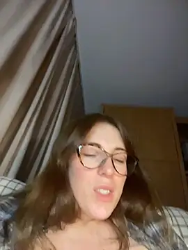 MommmyYummy online show from May 28, 2026, 8:59 pm