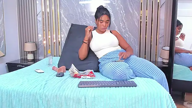 Snapshot of CiaraHarris chatting on February 8, 2025, 11:34 pm CiaraHarris online show from February 8, 2025, 11:34 pm