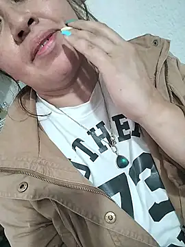 isabellacen online show from October 16, 2025, 2:25 pm