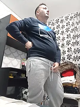 Snapshot of florin421 chatting on February 21, 2026, 10:28 am florin421 online show from February 21, 2026, 10:28 am