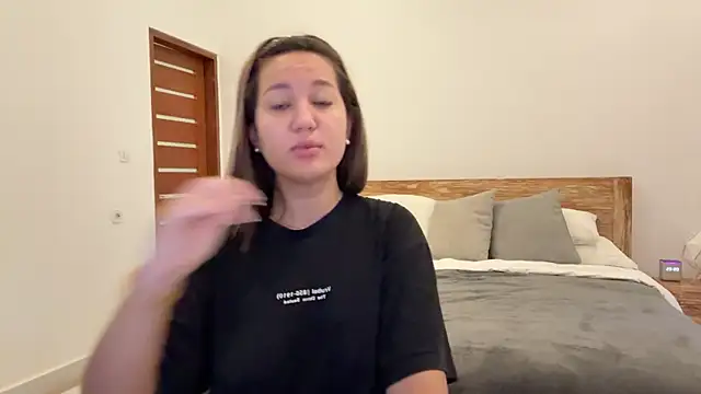 Snapshot of Nelly_Fischer chatting on September 15, 2025, 1:06 am Nelly Fischer online show from September 15, 2025, 1:06 am