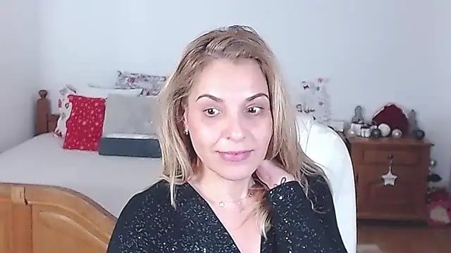 evamaria2024 online show from December 16, 2024, 2:16 pm