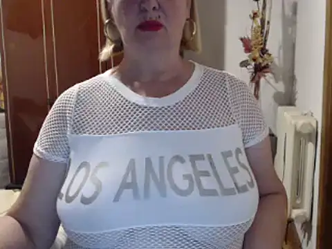 Secretfox online show from September 18, 2025, 9:12 am