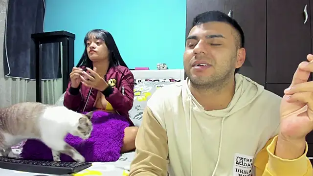 2ScarletandRyan8 online show from November 19, 2025, 10:04 am