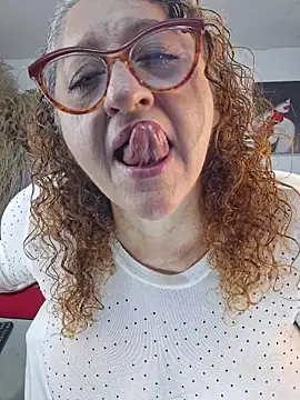 Snapshot of evelin_hott chatting on February 9, 2026, 3:04 am evelin hott online show from February 9, 2026, 3:04 am