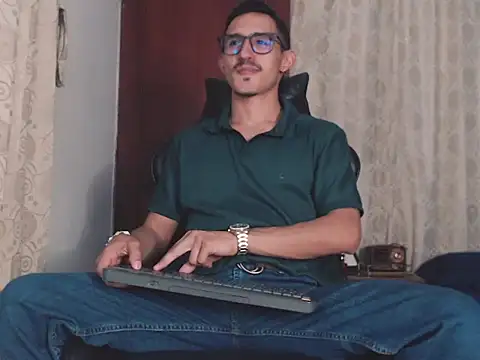 HomeAloneK online show from October 16, 2025, 8:50 pm