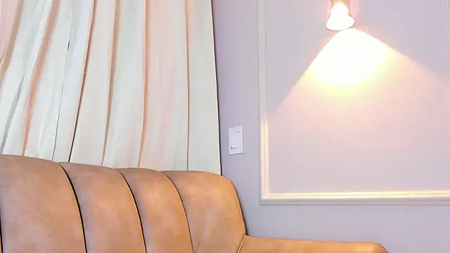 Lia walton online show from December 17, 2025, 12:10 pm