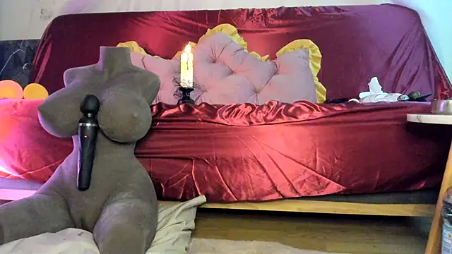 peach00001 online show from October 25, 2025, 9:04 pm