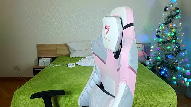 Cowell Adelina online show from December 21, 2025, 9:33 am