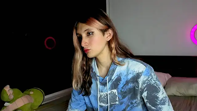 Snapshot of Feniix__ chatting on July 8, 2026, 5:52 am Feniix online show from July 8, 2026, 5:52 am
