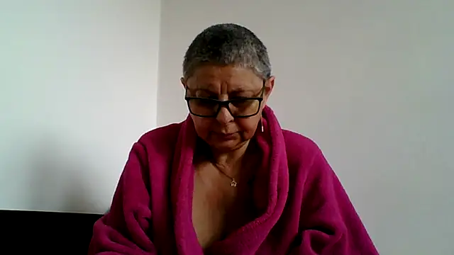 roseblak42 online show from April 13, 2026, 7:56 am