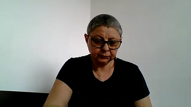 roseblak42 online show from April 12, 2026, 9:34 am