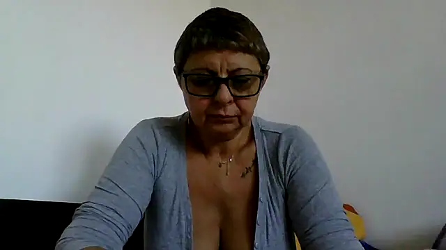 Snapshot of roseblak42 chatting on October 23, 2025, 1:43 pm roseblak42 online show from October 23, 2025, 1:43 pm