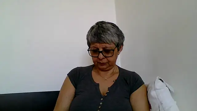 roseblak42 online show from April 7, 2026, 8:05 am